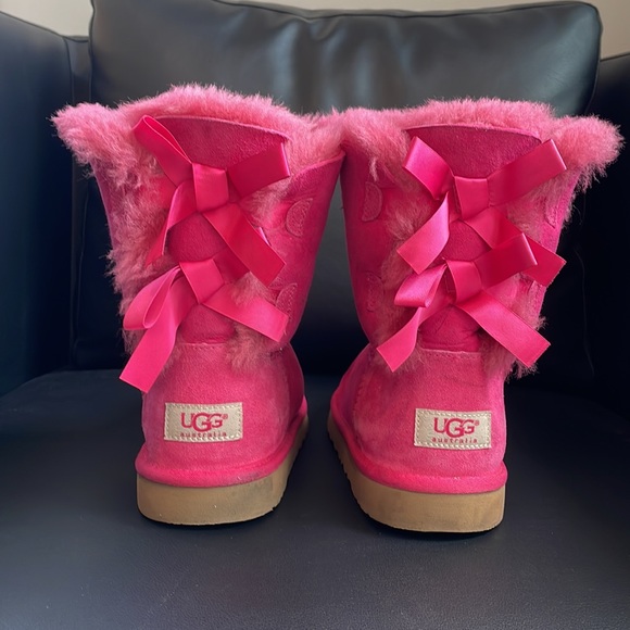 Hot Pink Bailey Bow Uggs (size kids 5 adult 7) - Picture 2 of 9